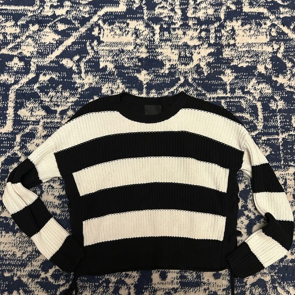 Intermix Black and White Sweater - Picture 1 of 4